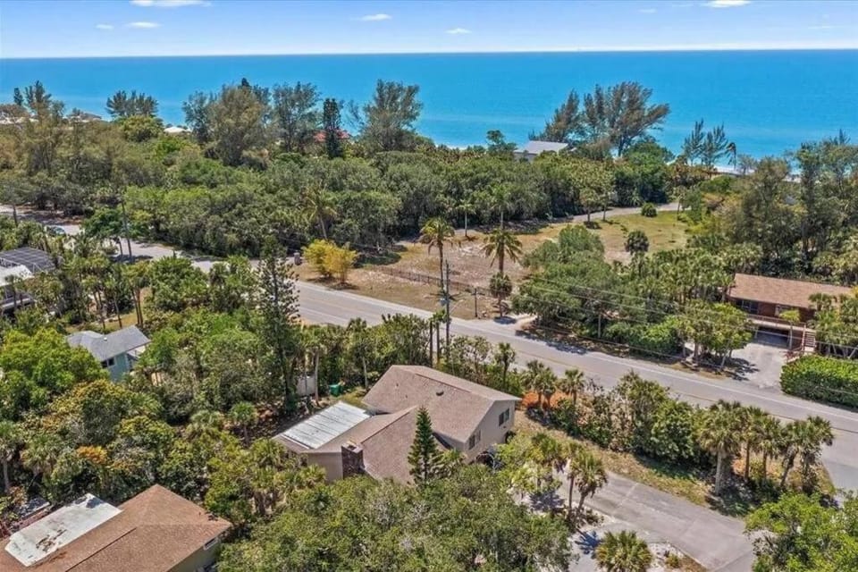 Beachside Bliss: Family-Friendly House in Manasota Key