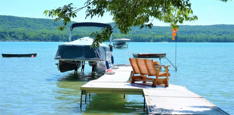Birch Shores Resort - The Hemlock Cottage House in Glen Lake