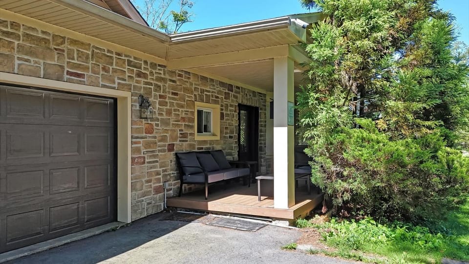 Property building, Facade/entrance, Off site