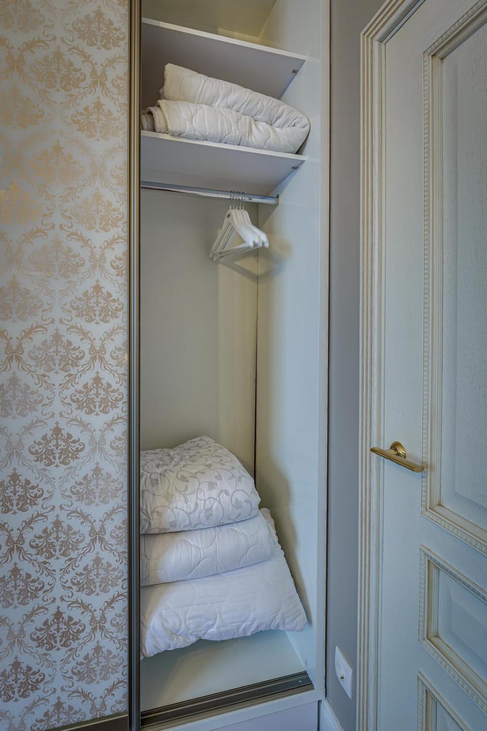 Bedroom, wardrobe