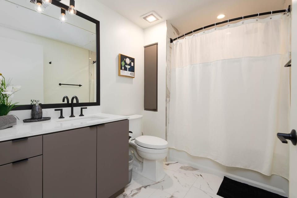 Spacious 3Bedroom Apt close to LAX & Sofi Stadium* Apartment in Del Aire