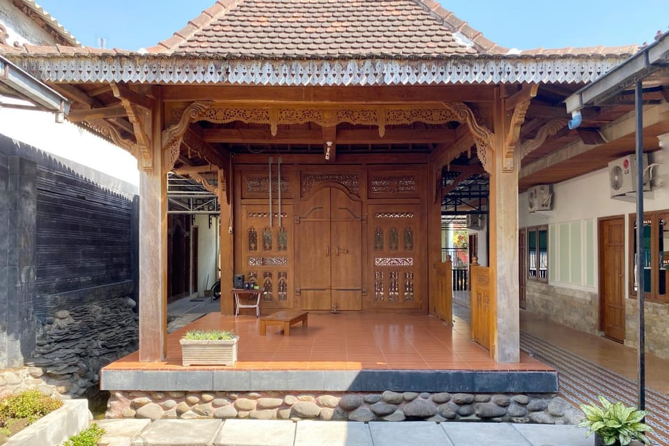 Property building, Patio, Facade/entrance
