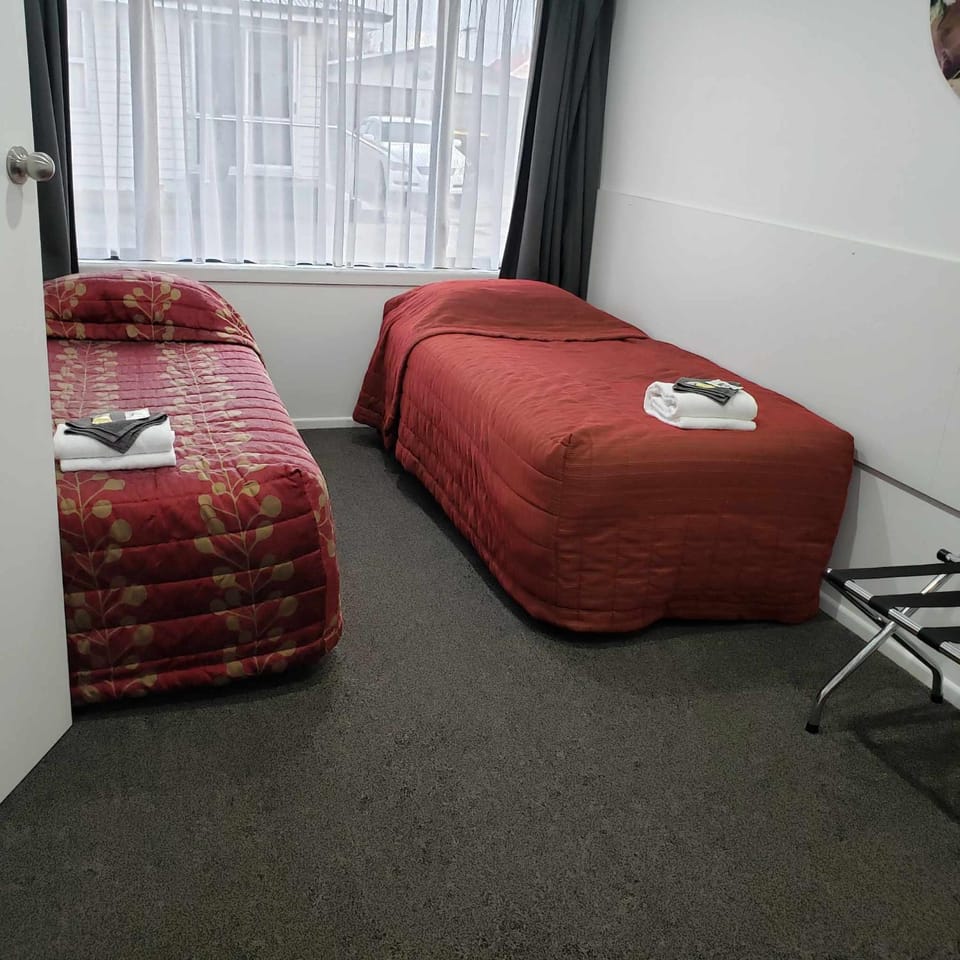 Bedroom, towels