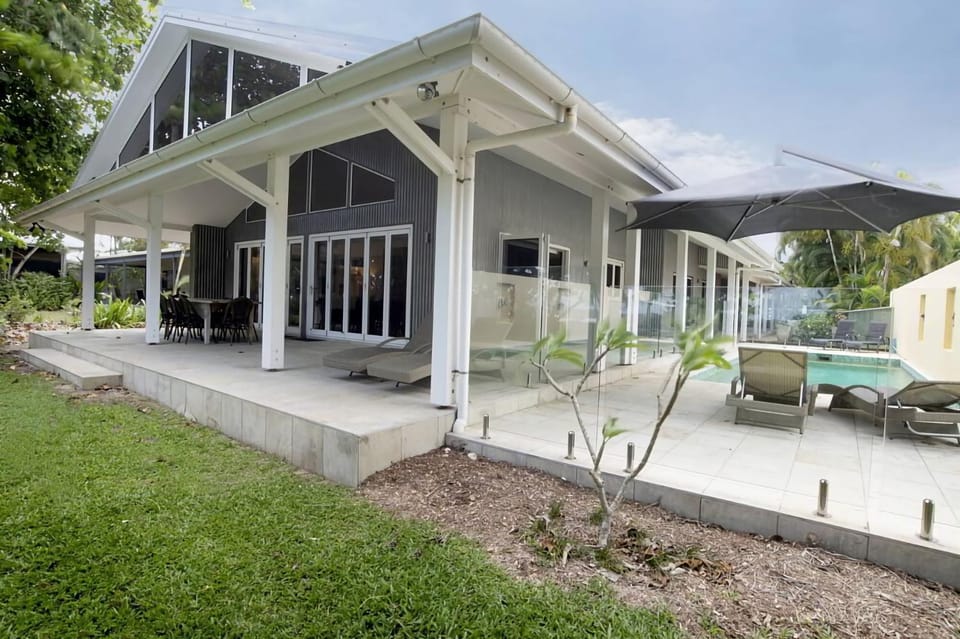 Beachfront on Mission House in Mission Beach