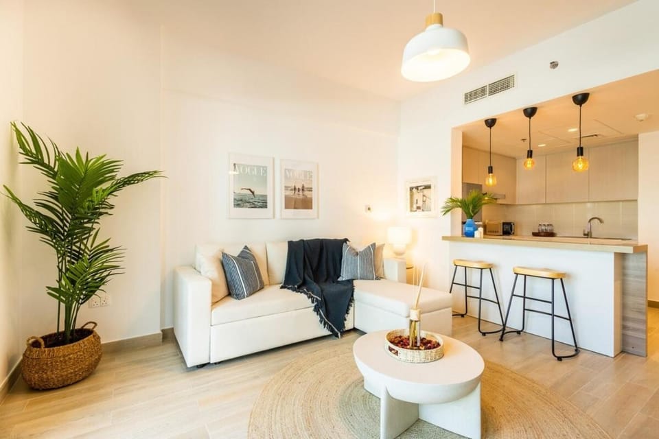 Cozy 1br Apartment In Waters Edge, By Voyage Apartment in Abu Dhabi