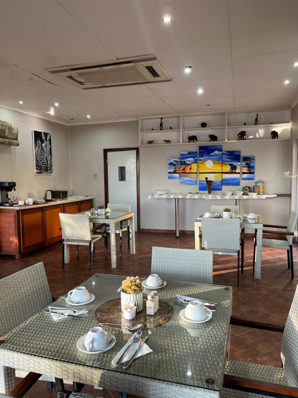 Restaurant/places to eat, Dining area
