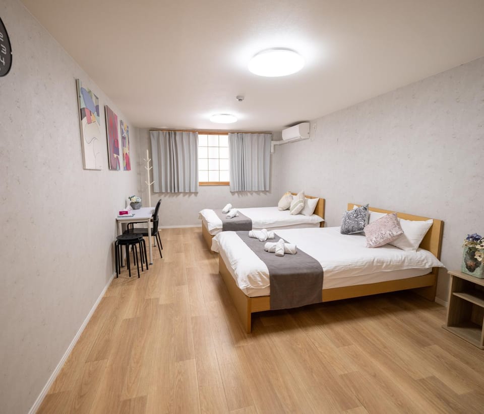 Bed, Photo of the whole room, Bedroom, air conditioner