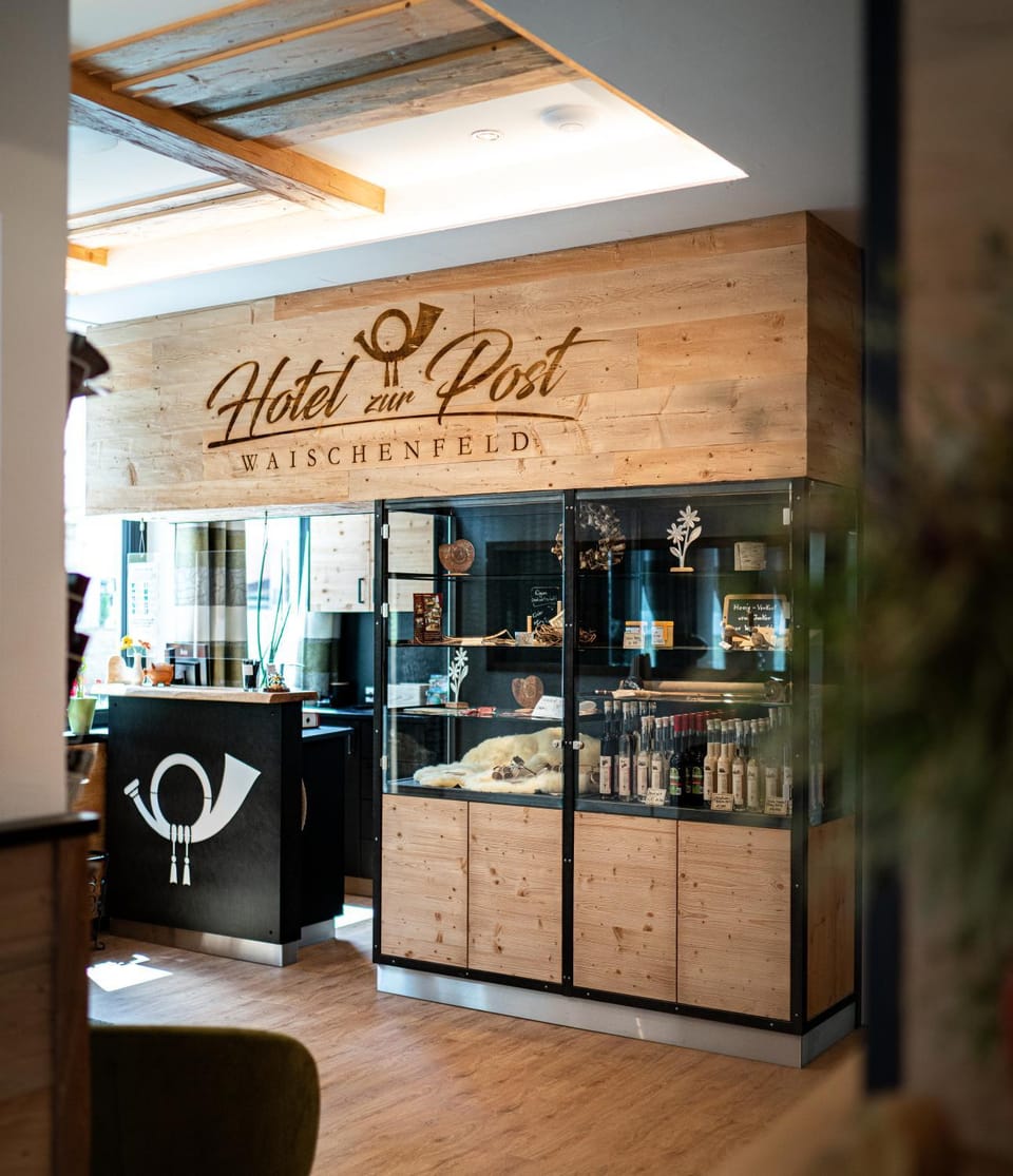 Restaurant/places to eat, Lobby or reception