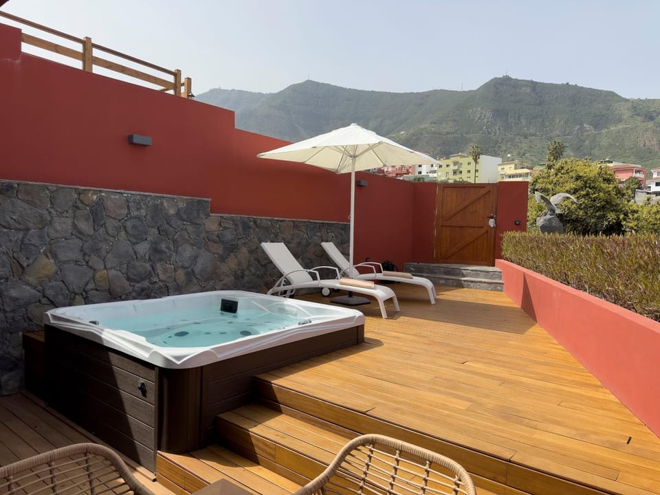 Hot Tub, View (from property/room), Balcony/Terrace, Mountain view, sunbed