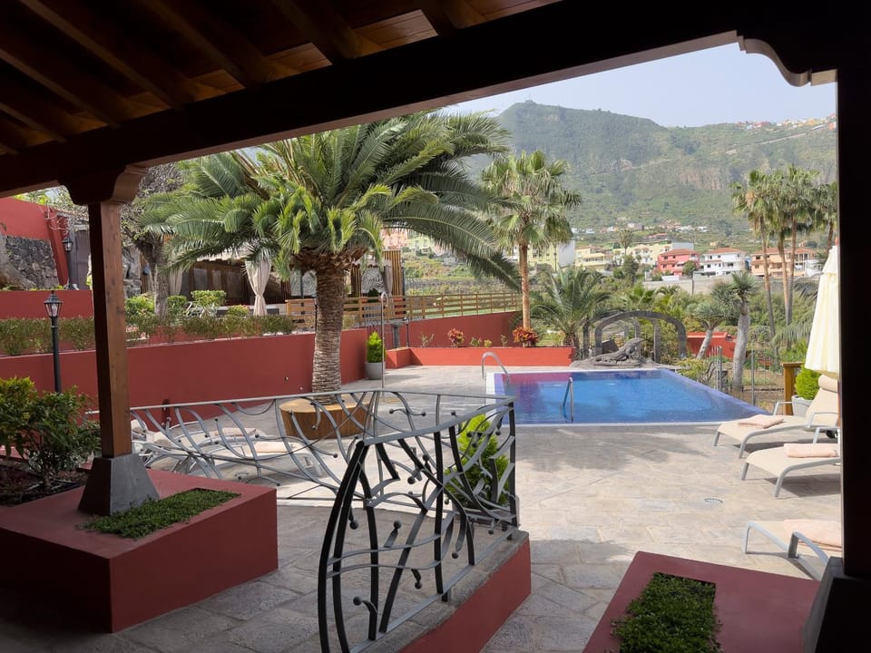 Natural landscape, Mountain view, Pool view, Swimming pool, sunbed