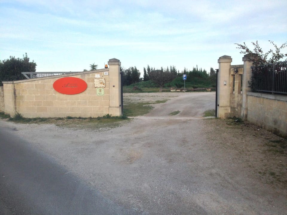 Facade/entrance