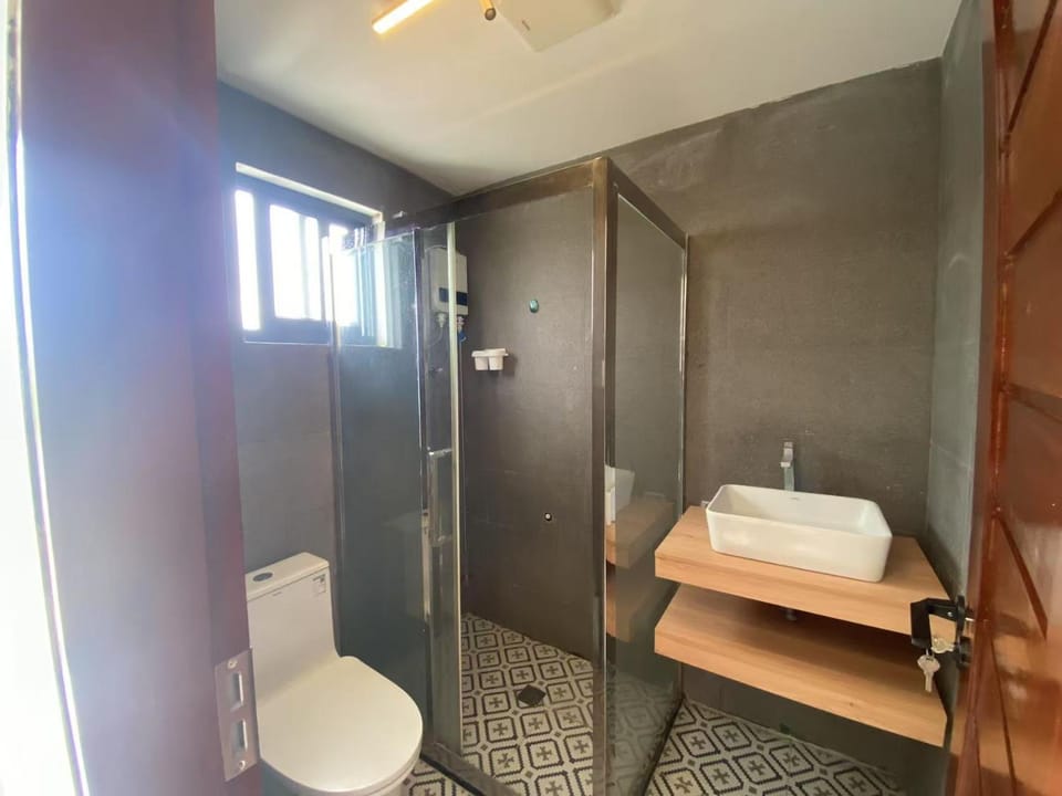 Shower, Toilet, Bathroom, towels