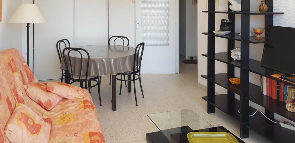 Golfe Juan charmant appartement garage proche mer Apartment in Antibes