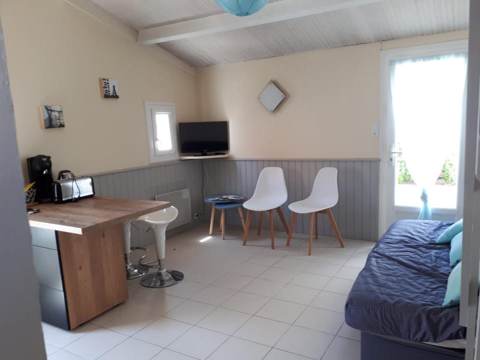 Ferme marine rénovée, Plage & commerces à pied House in Pays de la Loire