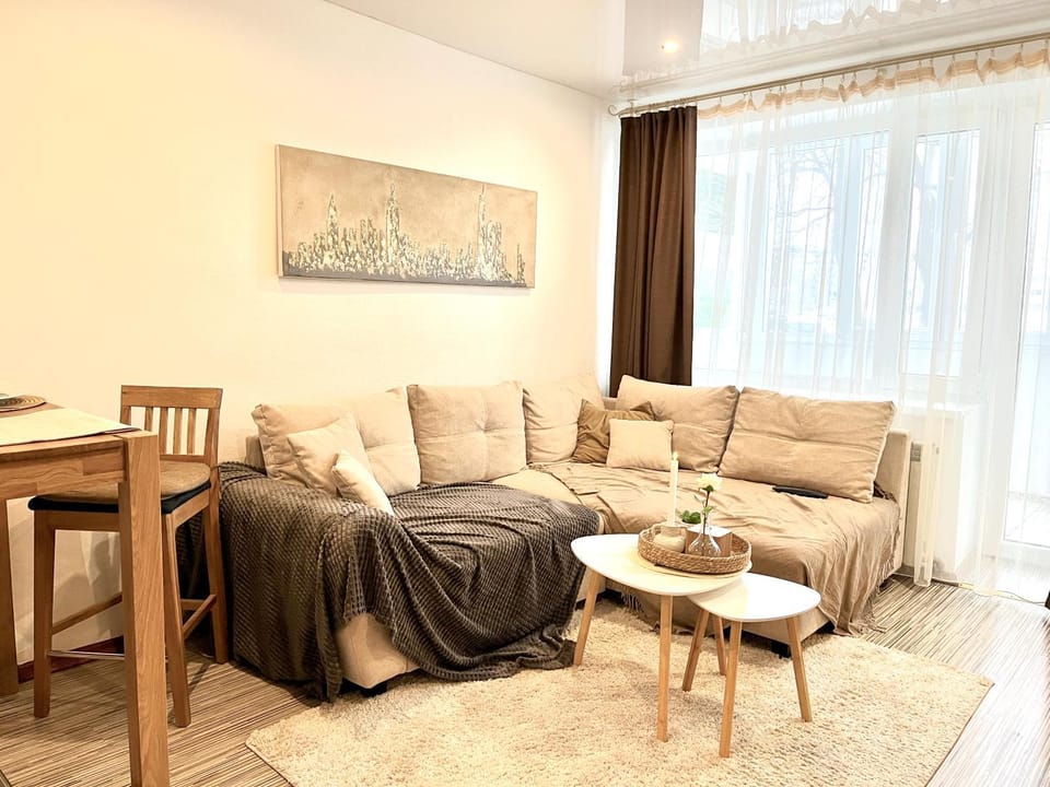 Photo of the whole room, Seating area
