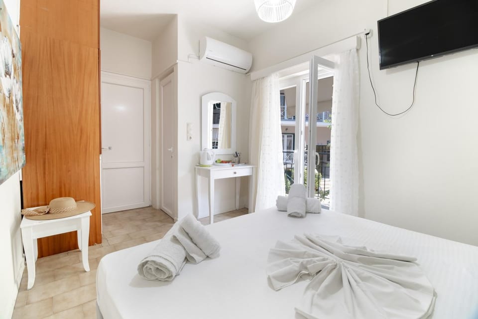 Property building, Living room, Bedroom