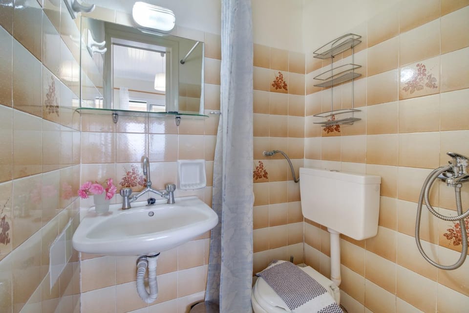 Bathroom, Living room
