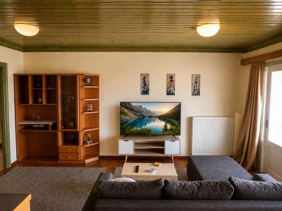 TV and multimedia, Balcony/Terrace, Living room, Seating area