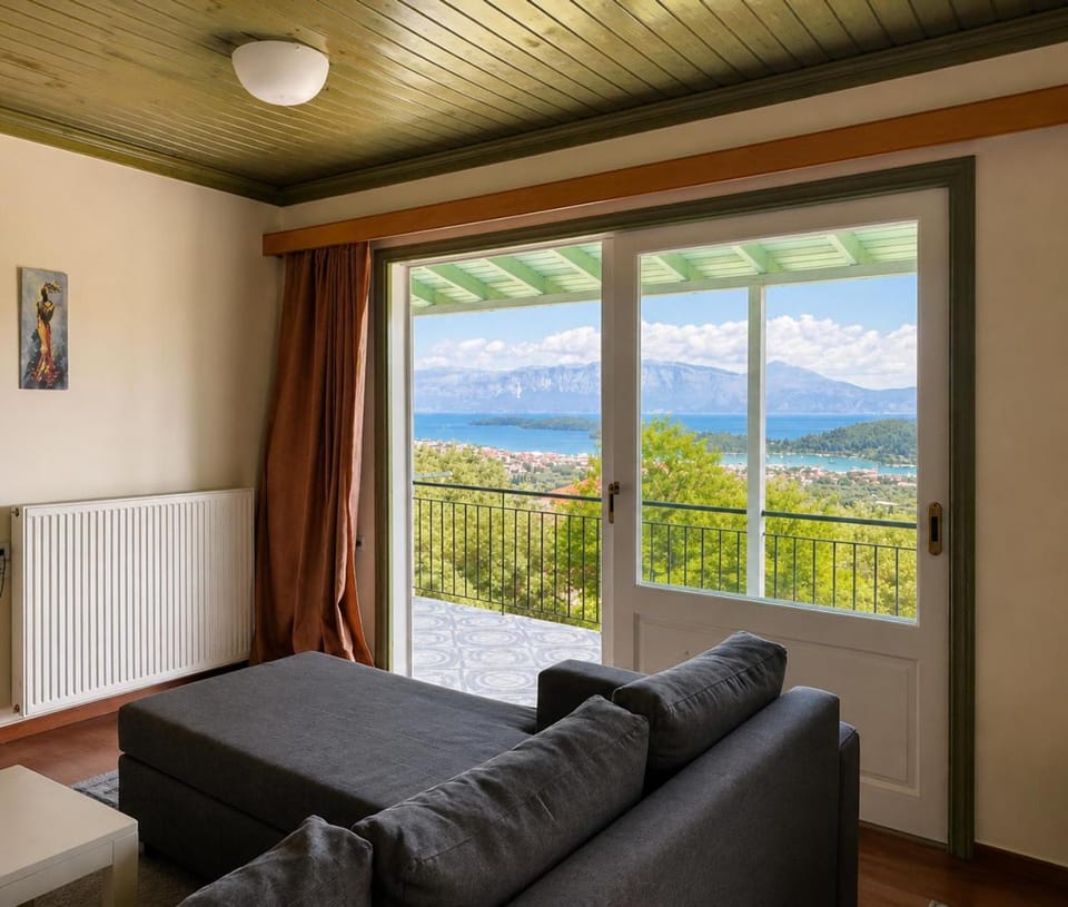 Living room, City view, Garden view, Landmark view, Mountain view, Sea view
