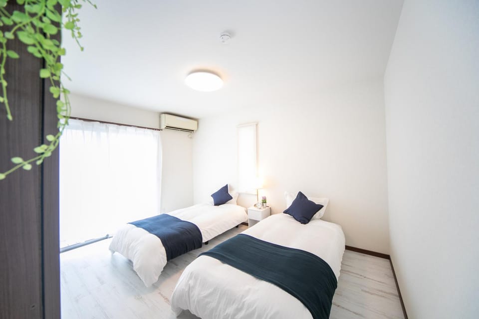 Bed, Bedroom, air conditioner