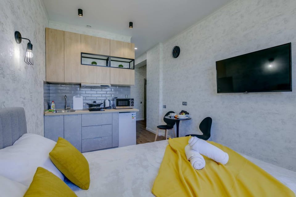 Bed, TV and multimedia, Kitchen or kitchenette, Dining area, minibar, stove, towels