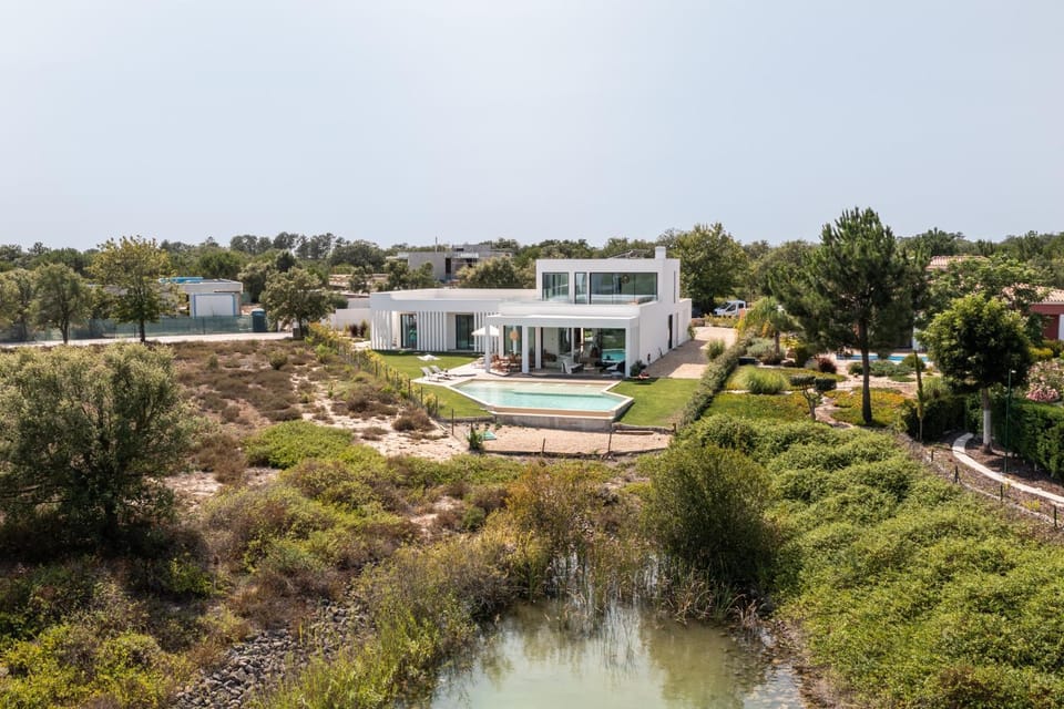 Property building, Facade/entrance, Off site