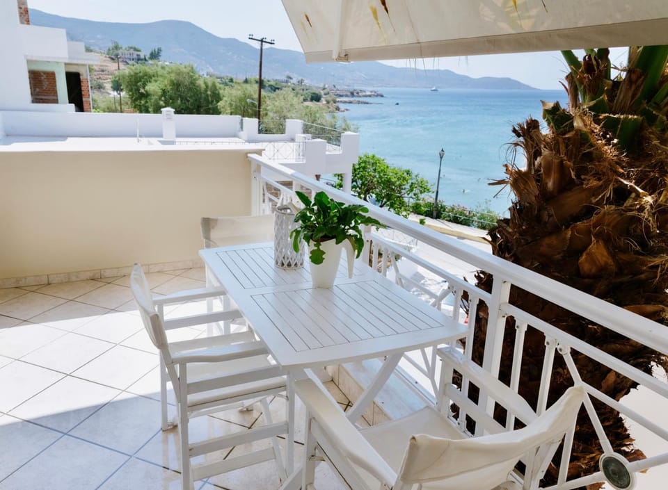 Day, Natural landscape, View (from property/room), Balcony/Terrace, Dining area, Sea view
