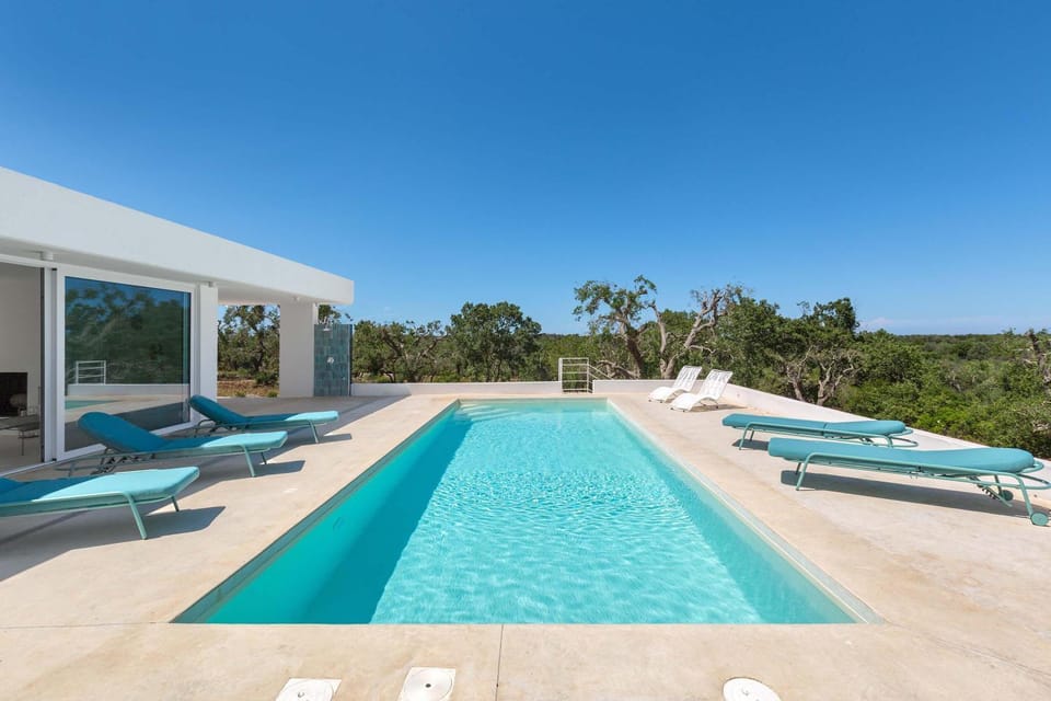 Swimming pool, sunbed