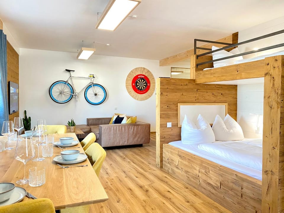 Bed, Living room, Photo of the whole room, Seating area, Dining area, Bedroom, bunk bed