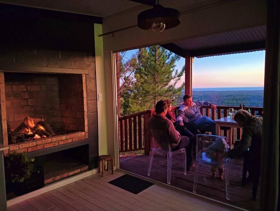 Patio, Natural landscape, BBQ facilities, BBQ facilities, View (from property/room), Balcony/Terrace, Balcony/Terrace, Seating area, Dining area, Evening entertainment, Guests, flat iron