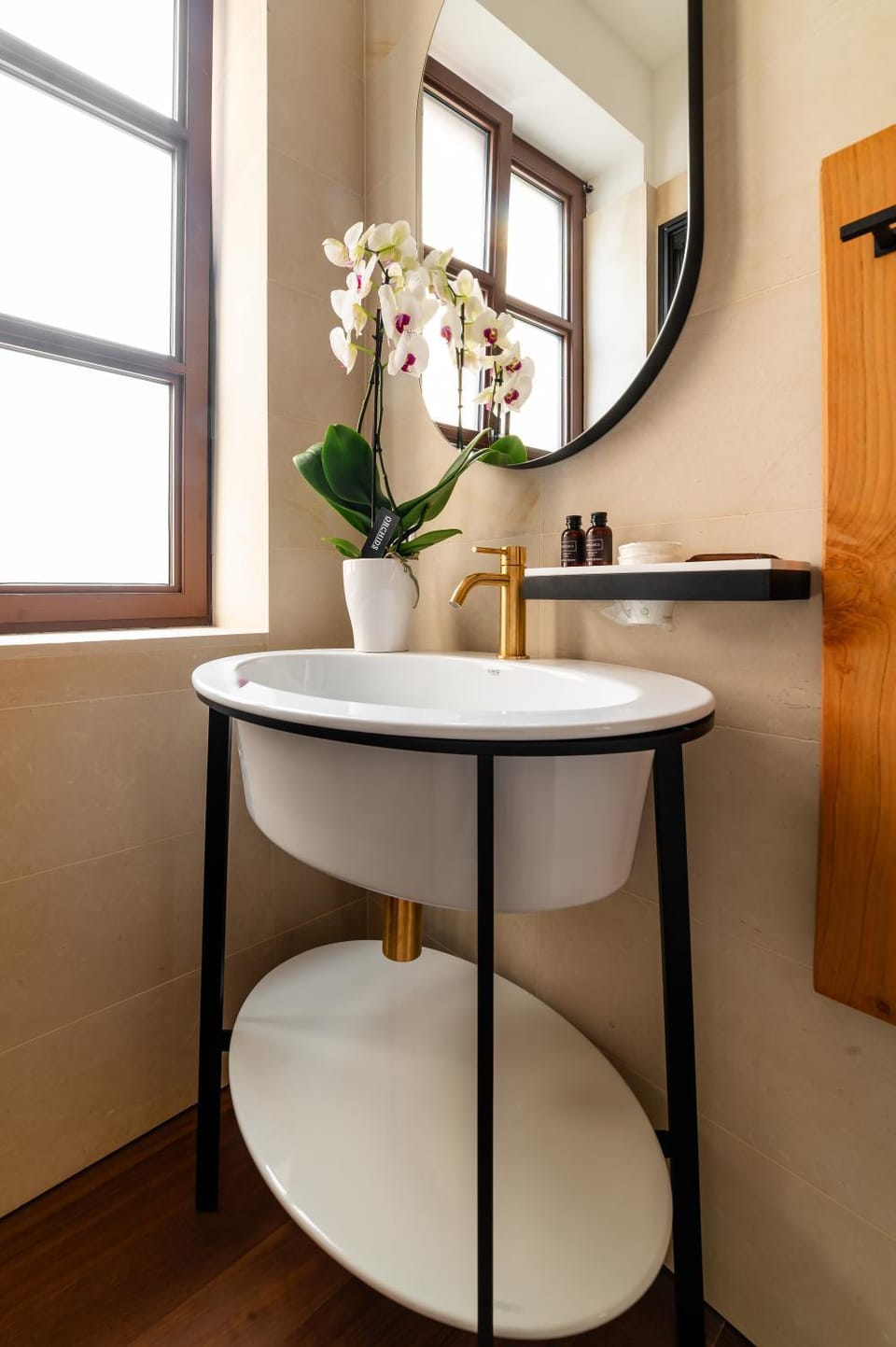 Bathroom, Decorative detail