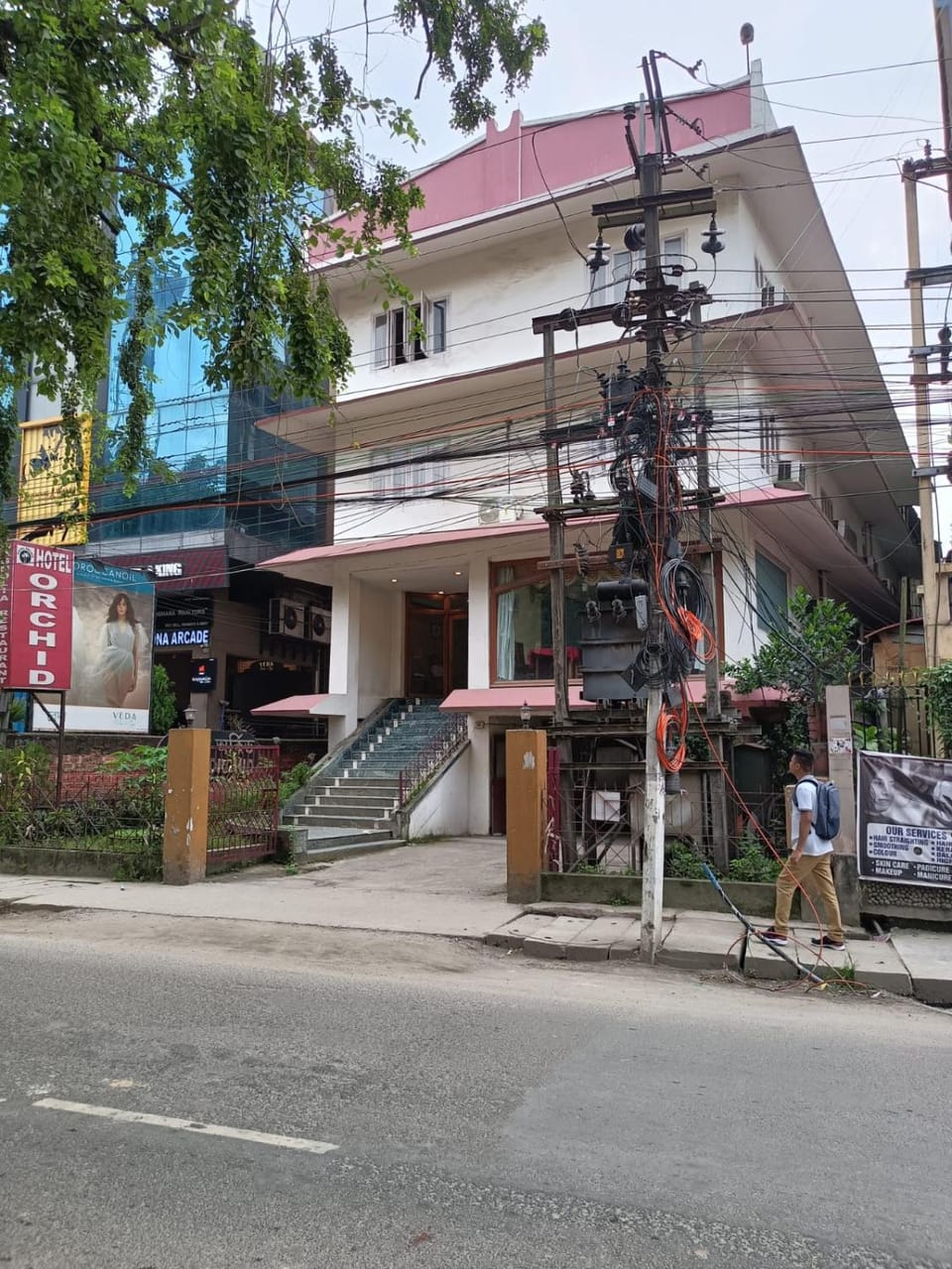 Facade/entrance