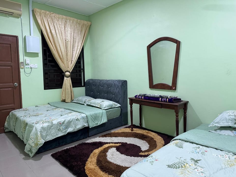 Homestay Pantai Batu Hitam Kuantan No14 House in Terengganu, Malaysia