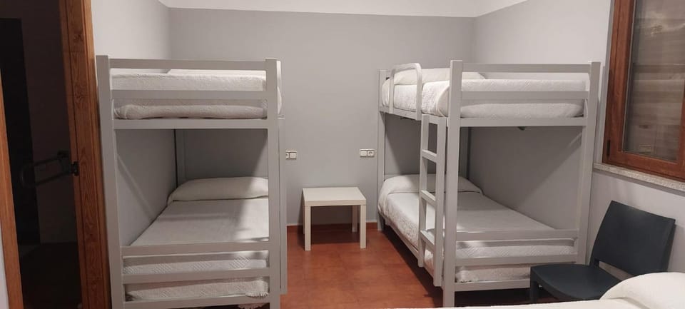 Bedroom, bunk bed