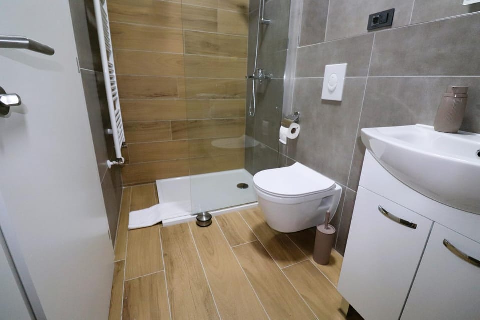 Shower, Toilet, Bathroom