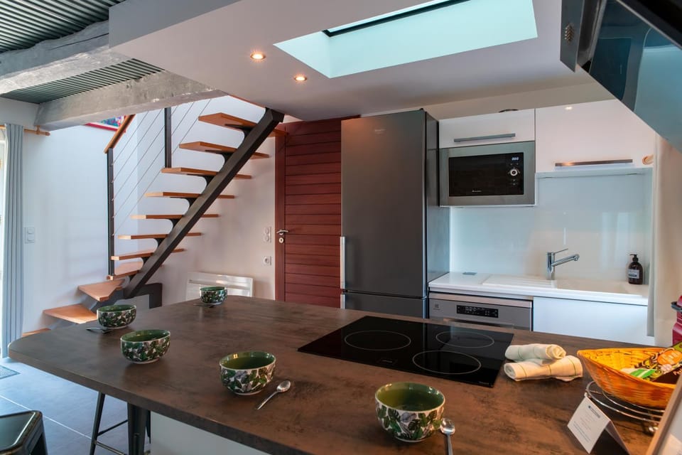 Kitchen or kitchenette, stove