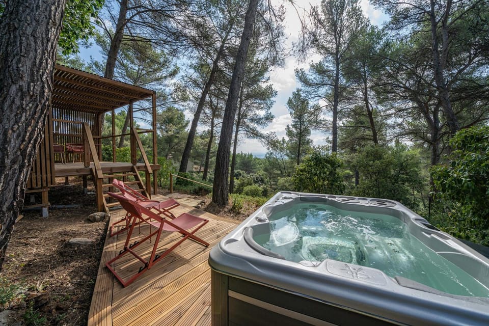 Patio, View (from property/room), Spa and wellness centre/facilities, City view, Garden view, Mountain view, sunbed