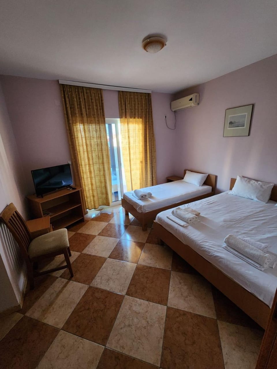TV and multimedia, Photo of the whole room, Bedroom