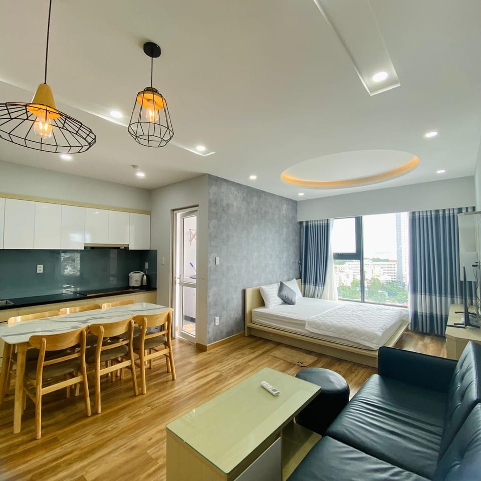 Bed, TV and multimedia, Kitchen or kitchenette, Living room, Seating area, Dining area, Bedroom
