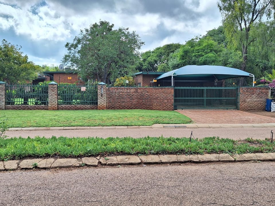 Emani Guest House Bed and Breakfast in South Africa