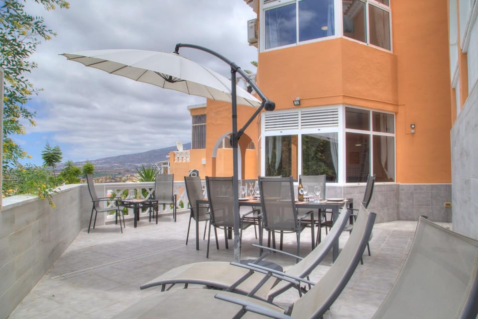 Property building, Patio, Natural landscape, View (from property/room), Balcony/Terrace, Dining area, Mountain view