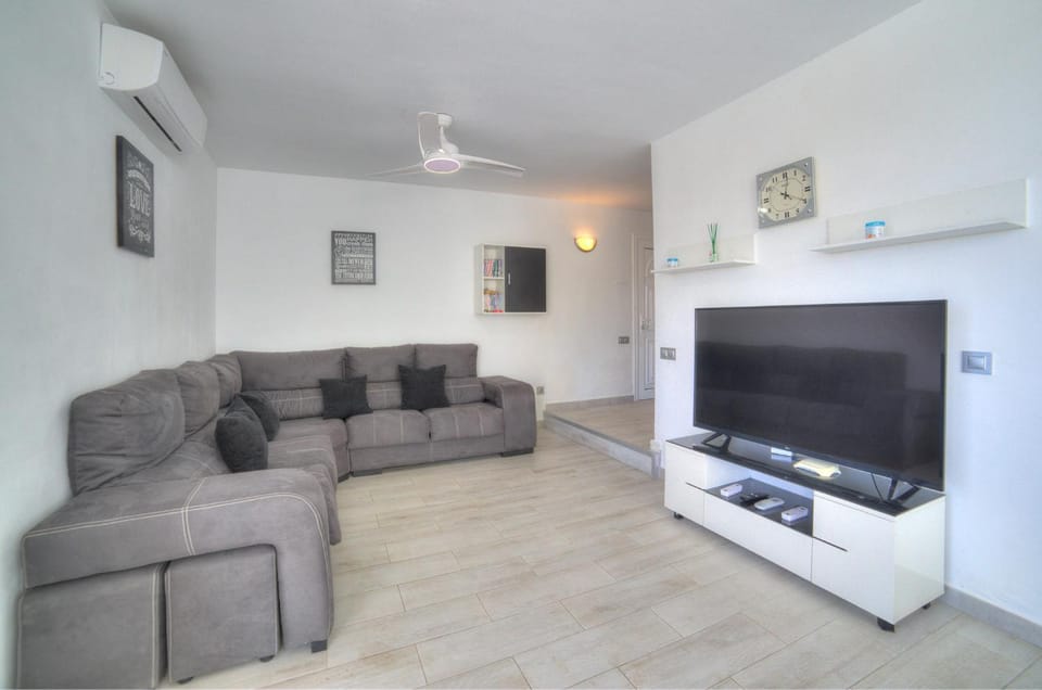 TV and multimedia, Living room, Seating area, fireplace, air conditioner