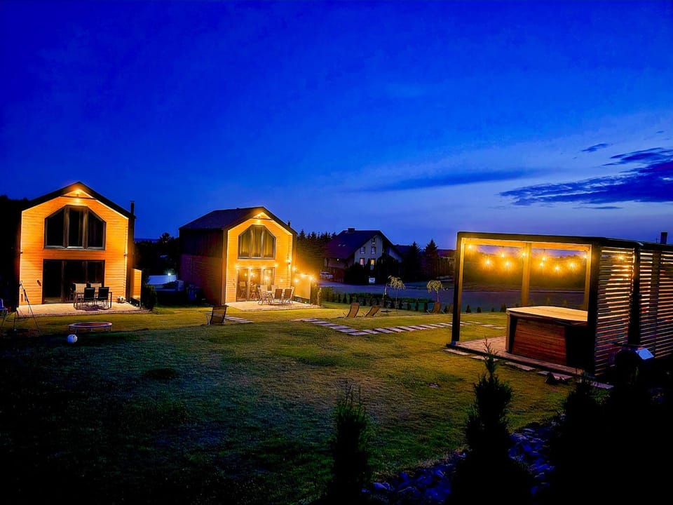 Property building, Night, Garden, Sauna, Spa and wellness centre/facilities, Garden view, Entertainment