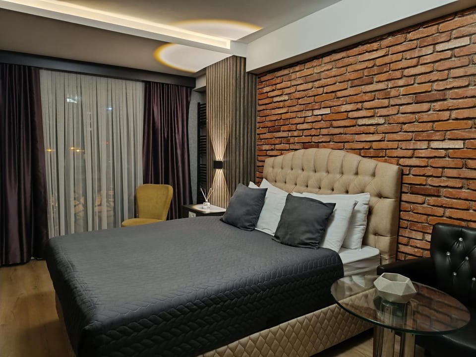 Bed, Seating area, Bedroom