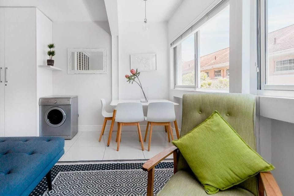 Three Anchor Bay Oasis 250m to Ocean and Sea Point Promenade Apartment in Sea Point