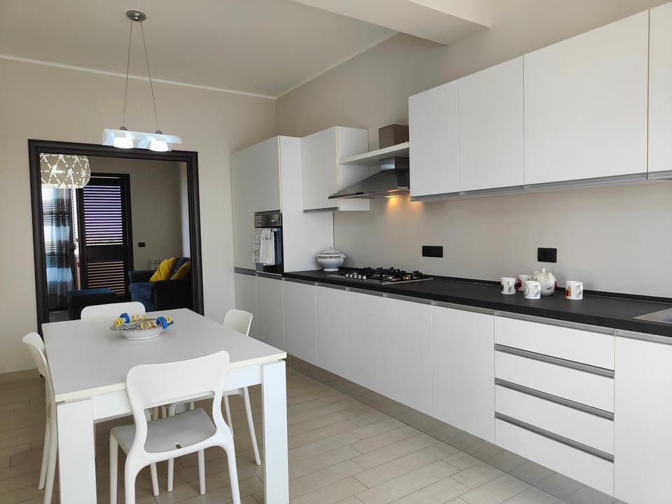 Kitchen or kitchenette, Dining area, dishwasher, pet friendly, stove