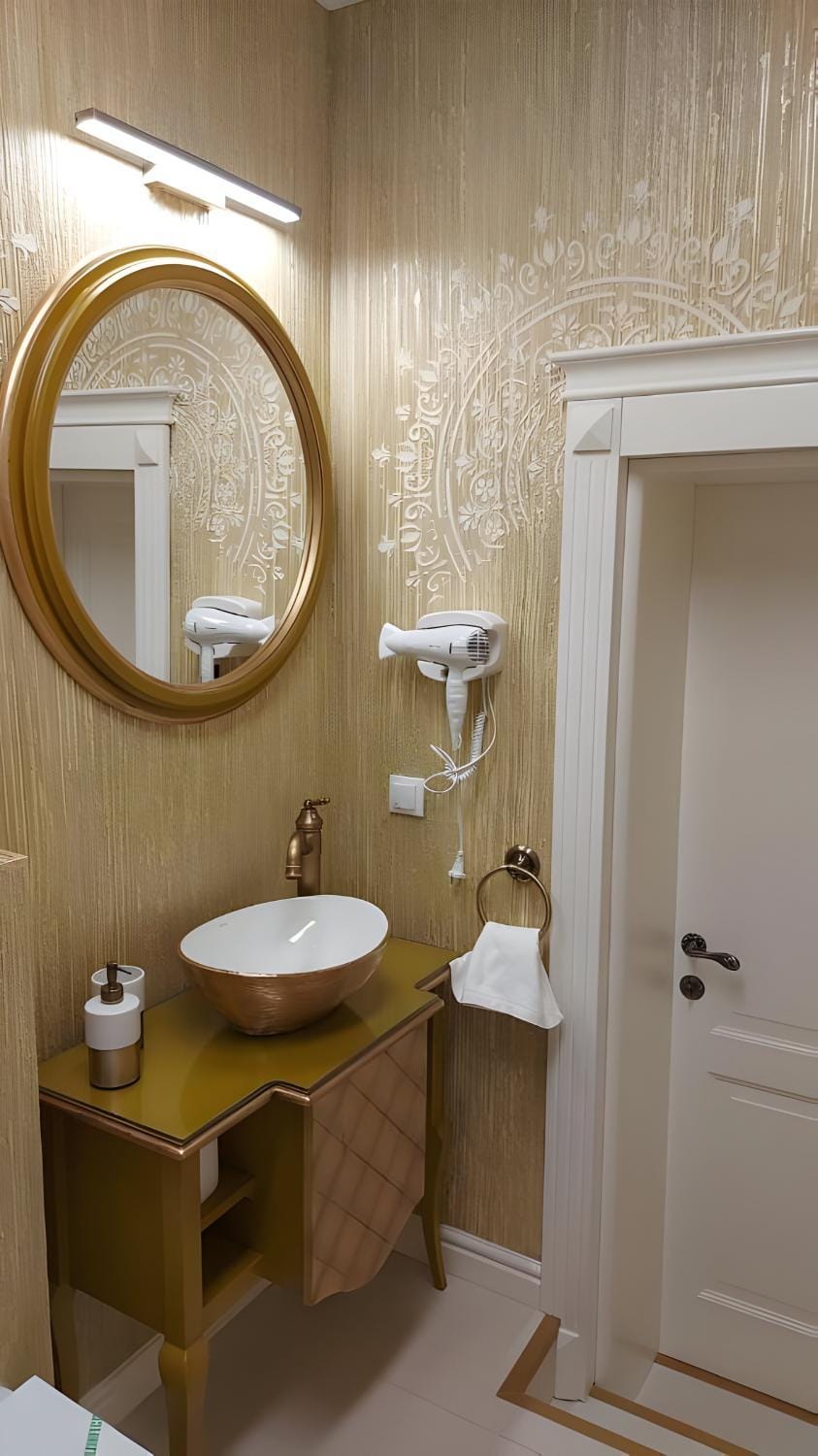 Toilet, Bathroom, towels