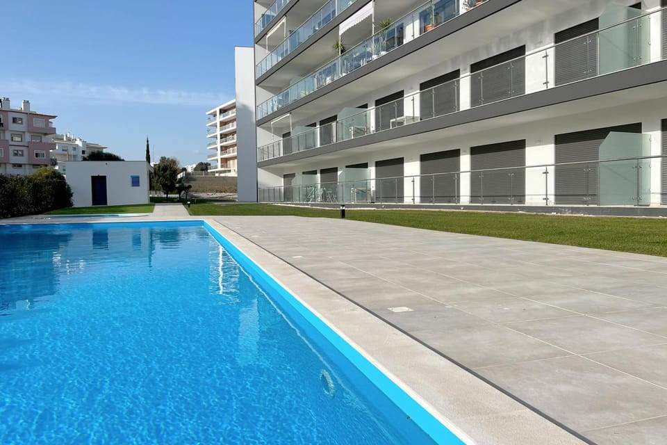 Property building, Day, Pool view, Swimming pool