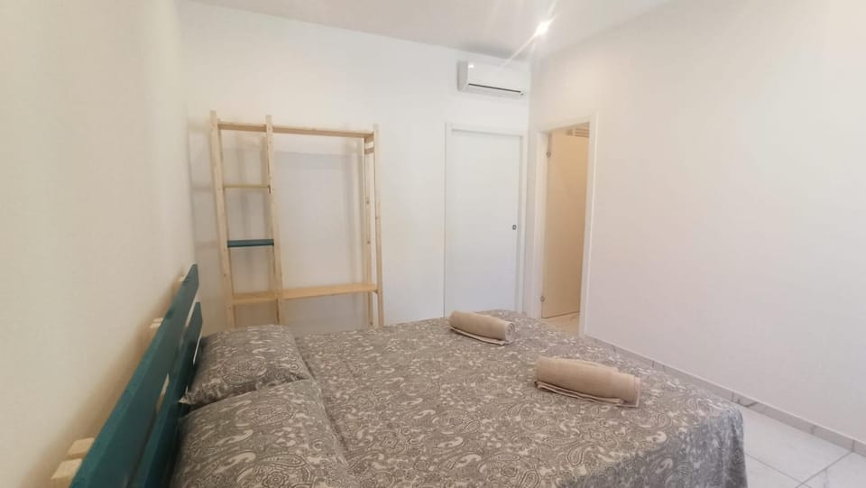 Bed, Bedroom, air conditioner