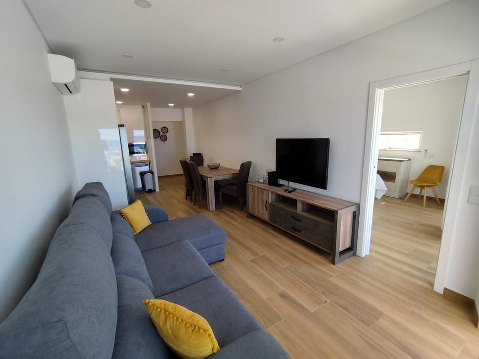 Communal lounge/ TV room, Kitchen or kitchenette, Living room